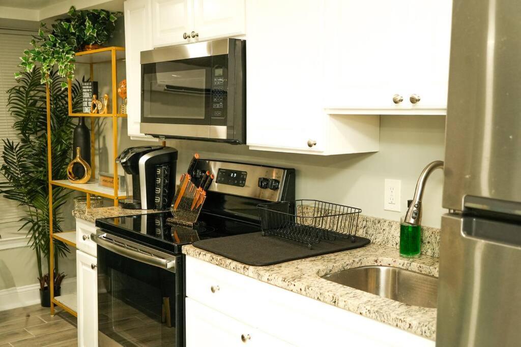 Aparthotel Modern 1br Unit With Free Parking Walk To Metro Washington